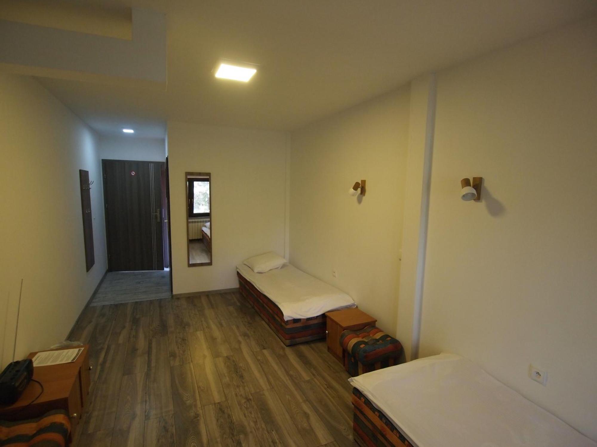 Zajazd Siodlo Hotel&Restauracja Кобыла-Гура Экстерьер фото