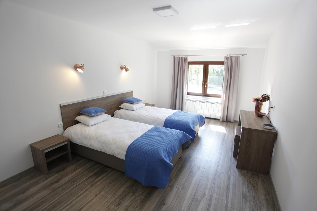 Zajazd Siodlo Hotel&Restauracja Кобыла-Гура Экстерьер фото