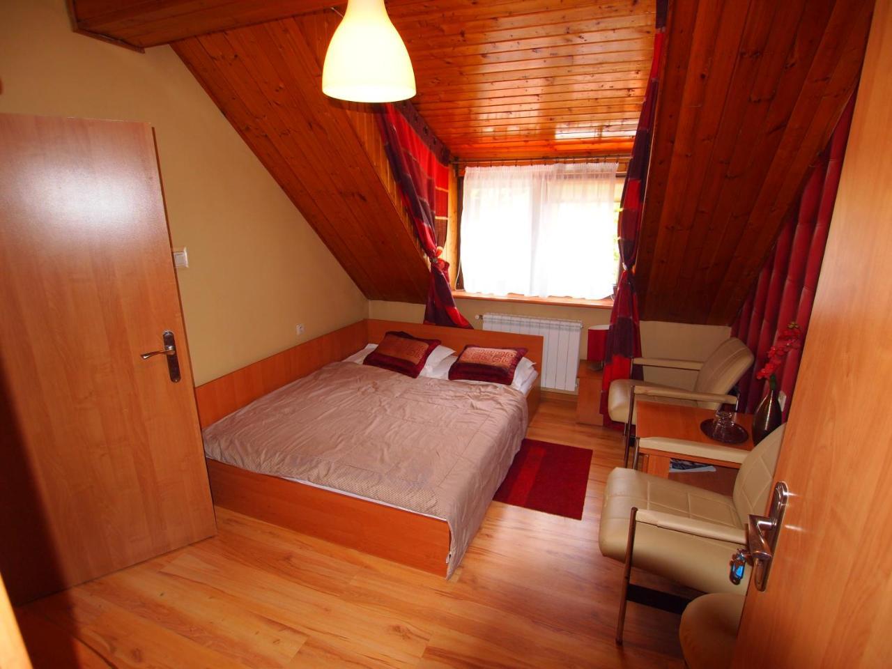 Zajazd Siodlo Hotel&Restauracja Кобыла-Гура Экстерьер фото