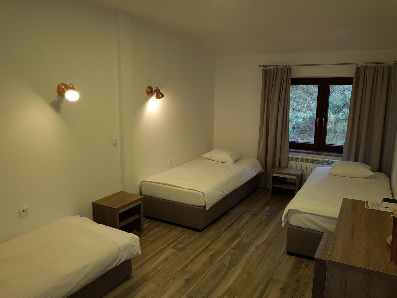 Zajazd Siodlo Hotel&Restauracja Кобыла-Гура Экстерьер фото